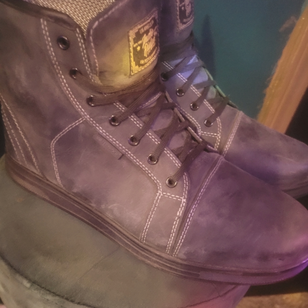 Mens leather boots NWOT